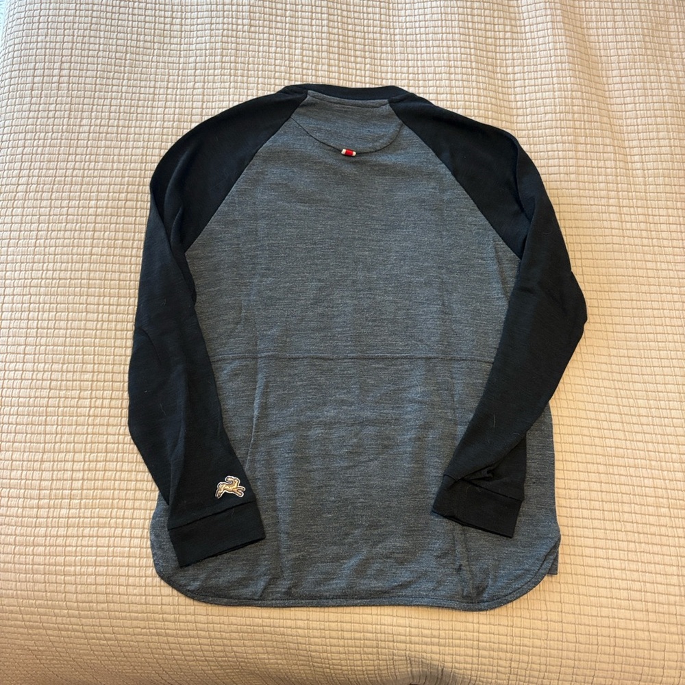 Tracksmith Women’s overland lightweight sweatshirt